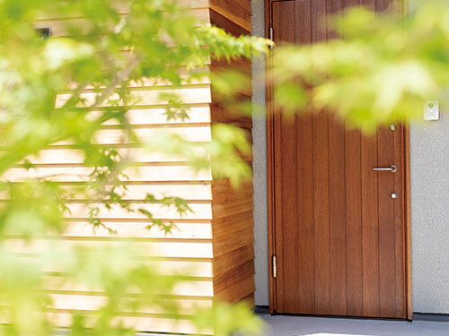 PRODUCT 国産ヒノキの高断熱木製玄関ドア