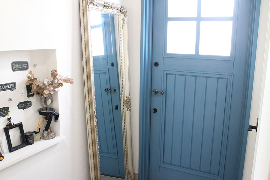 ユダ木工の青い木製玄関ドア