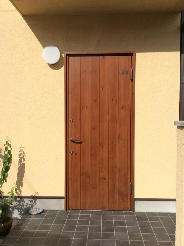 設置3年後の木製玄関ドア ユダ木工株式会社