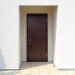 設置10年目のユダ木工木製玄関ドア