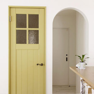 ユダ木工の国産木製ドア パステルイエローの木製室内ドア