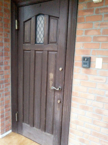 再塗装前の木製ドア