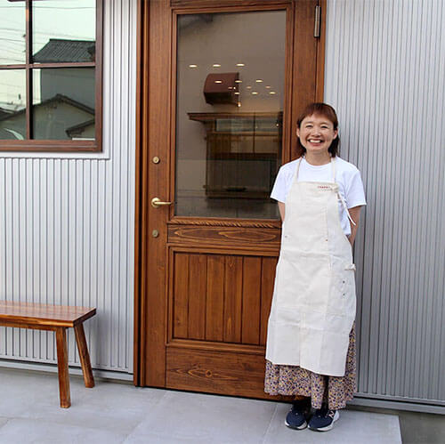 この町に笑顔とワクワクを。パン＆お菓子屋さんの木製ドア - ユダ木工