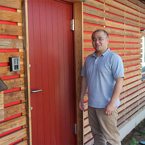 住宅気密性能の専門家・卜部さんのお住まいと木製玄関ドア - ユダ木工